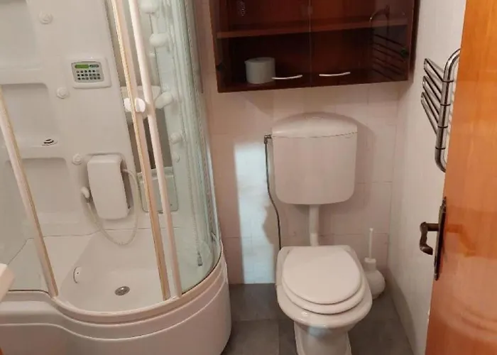 - Three Bedroom شقة Kožino