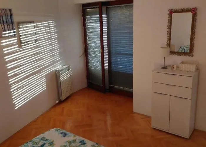 - Three Bedroom شقة Kožino