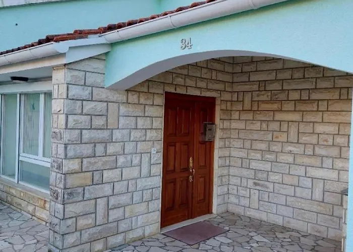 شقة - Three Bedroom *