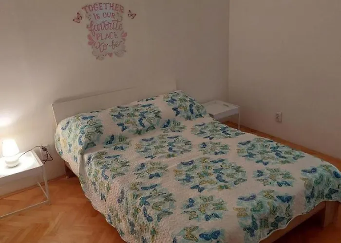 شقة - Three Bedroom