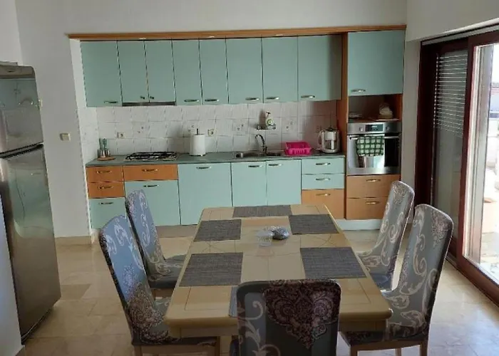 - Three Bedroom شقة Kožino